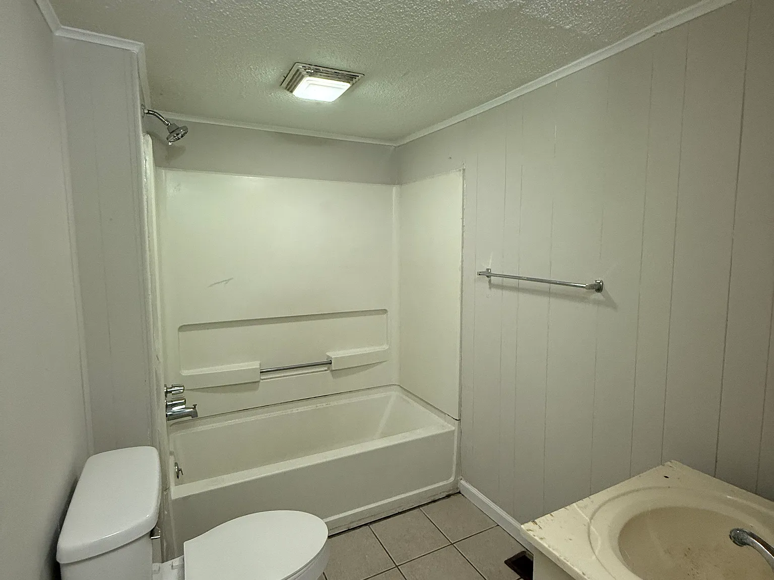 3 bed, 1014 sqft, $975 — Photo 4
