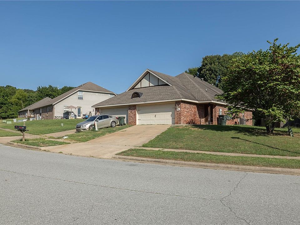1st image of 207 & 209 S Woodsprings Dr