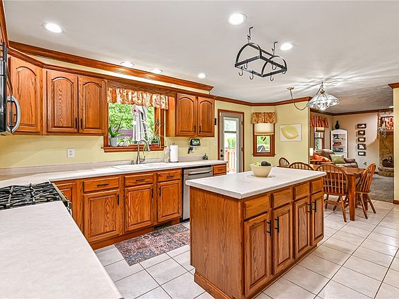 5th image of 217 Meadow Spring Rd