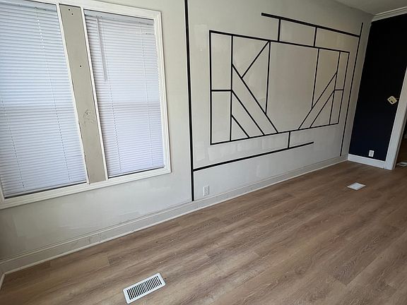 5th image of 402 Lincoln St