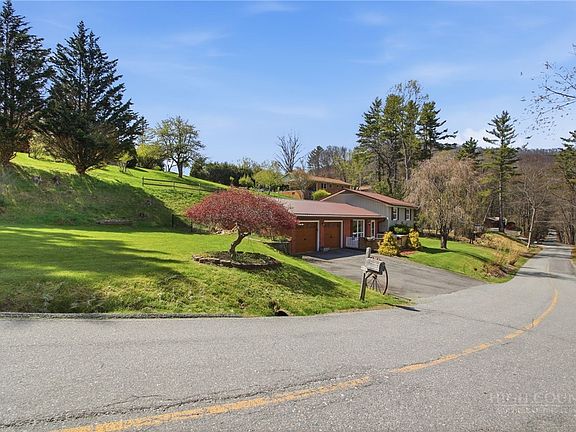 3rd image of 163 Hidden Valley Circle