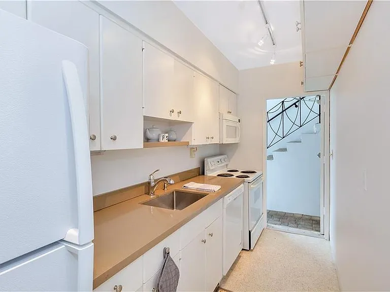 125 Isle Of Venice Dr #4 — Photo 9