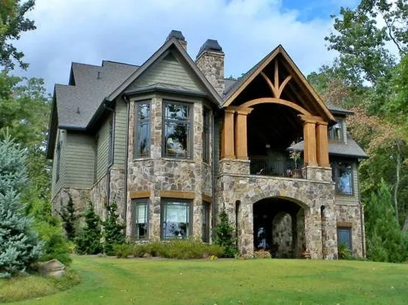 2088 Russell Point Ln, Hiawassee, GA 30546