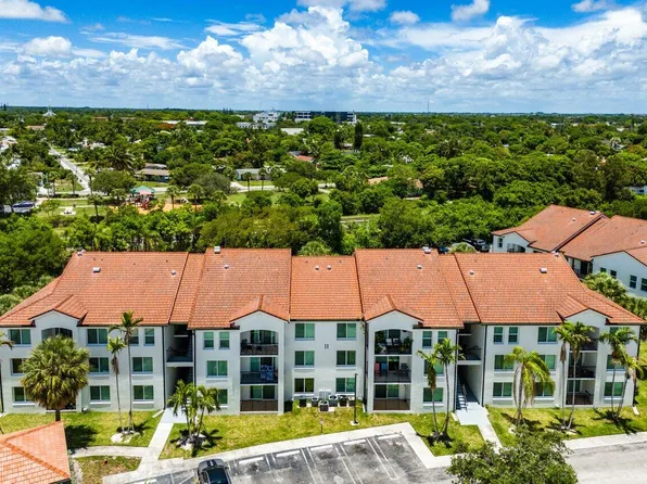 1109 Villa Circle, Boynton Beach, FL 33435