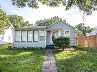 326 7th St, Baraboo, WI 53913