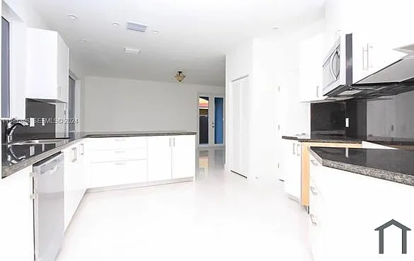 15631 SW 11th Ter — Photo 10