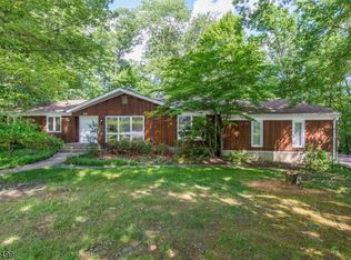 23 Red Barn Ln, Randolph, NJ 07869