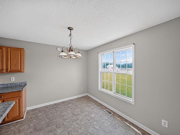 5th image of 64 Jewel Ln