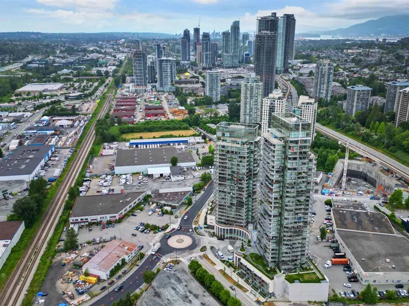 5333 Goring St #907, Burnaby, BC V5B 0B6