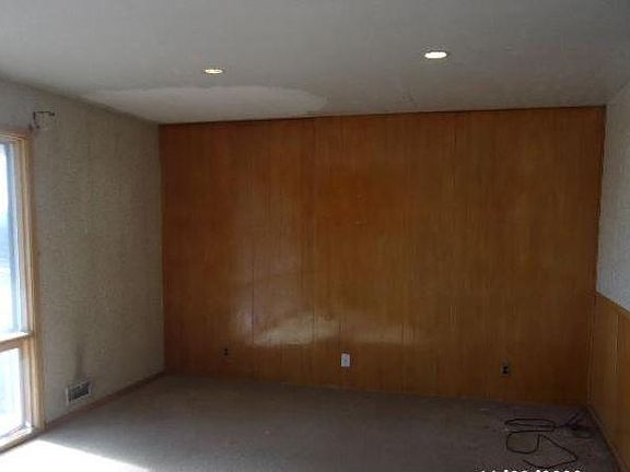 4th image of 15913 Steinway Blvd