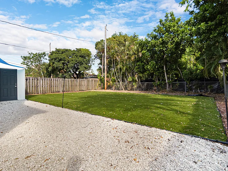 508 NE 12th Ave — Photo 17
