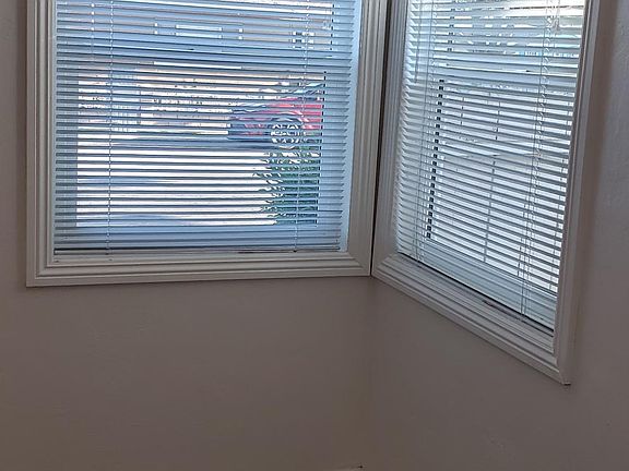 5th image of 10009 Maple St