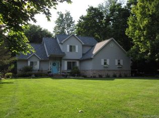 11356 Tall Shadows Ct, Pinckney, MI 48169