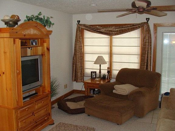 3rd image of 74 Mansfield Ave