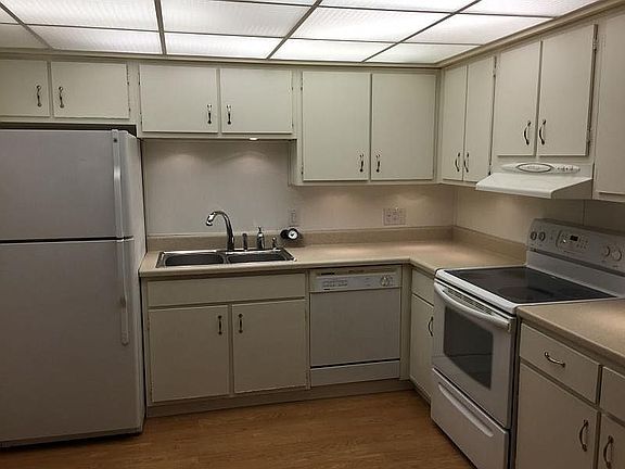 2nd image of 800 Park Lake Cir