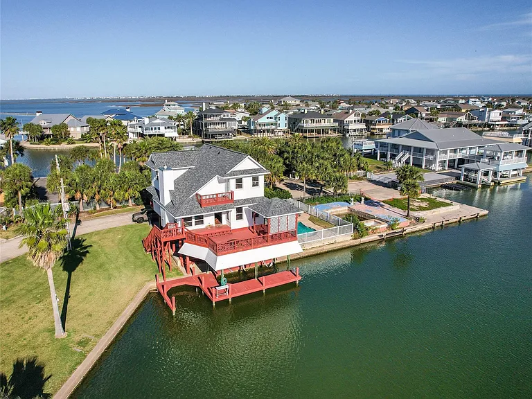 16619 Bayfront Dr — Photo 30