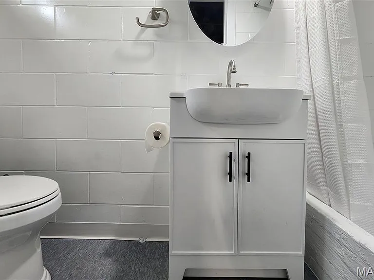 637 Karess Dr — Photo 16