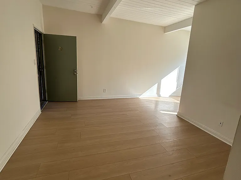 Torrance 44 — Photo 7