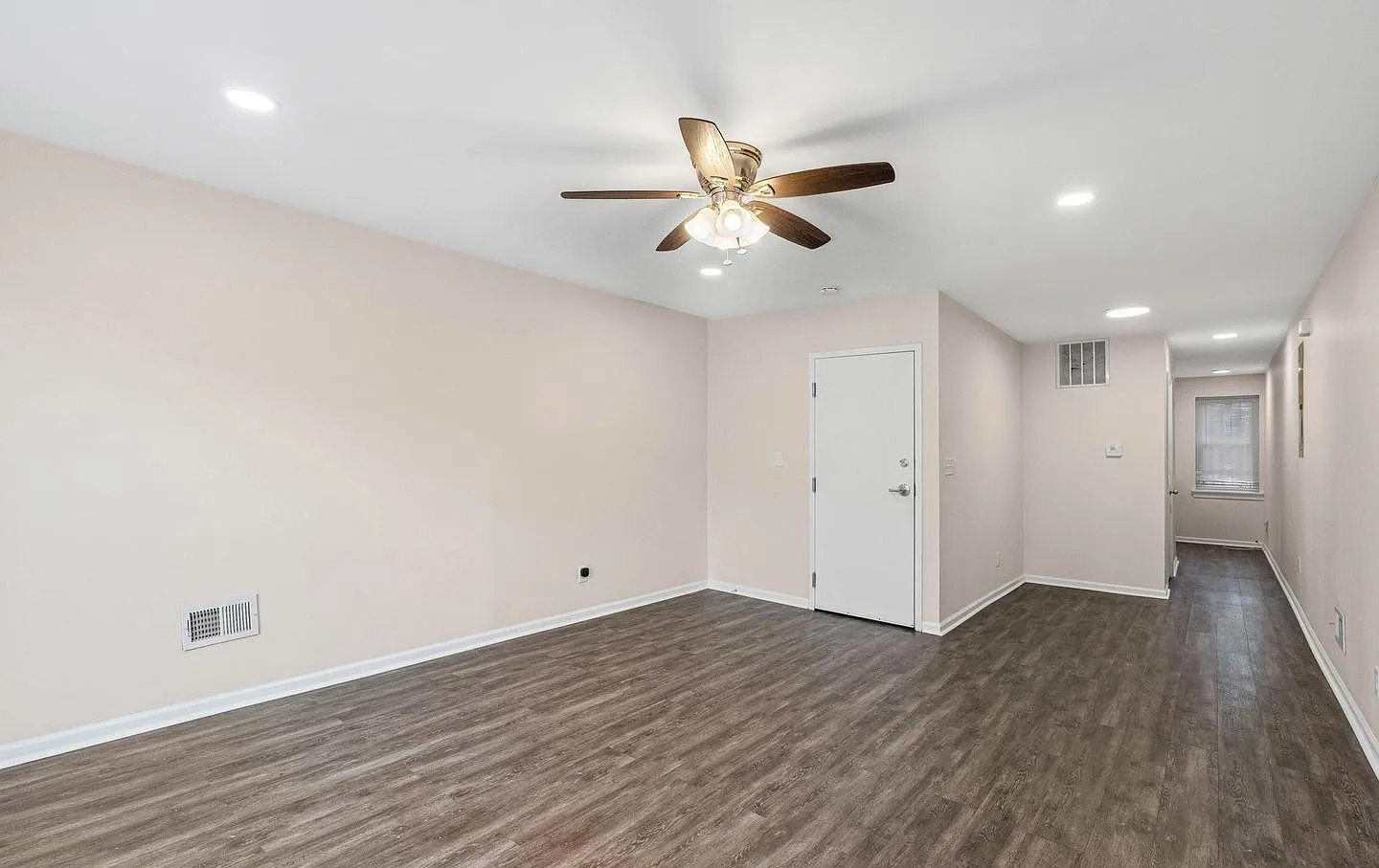 1 bed, 900 sqft, $1,600 — Photo 3