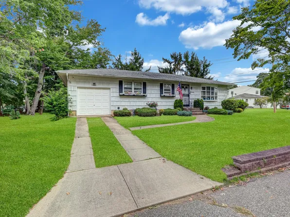 13 Haight Street, Deer Park, NY 11729