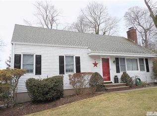 3 Sun Valley Ct, Northport, NY 11768