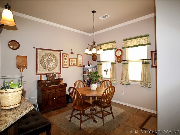 5th image of 1002 Springfield Ct