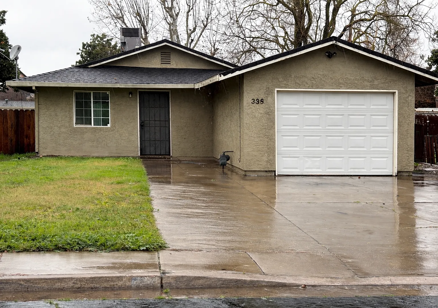 4 bedroom 2 bath home in Livingston Ca — Photo 1