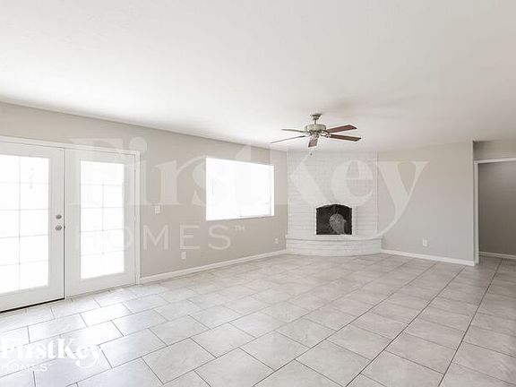 3rd image of 10437 W Campbell Ave