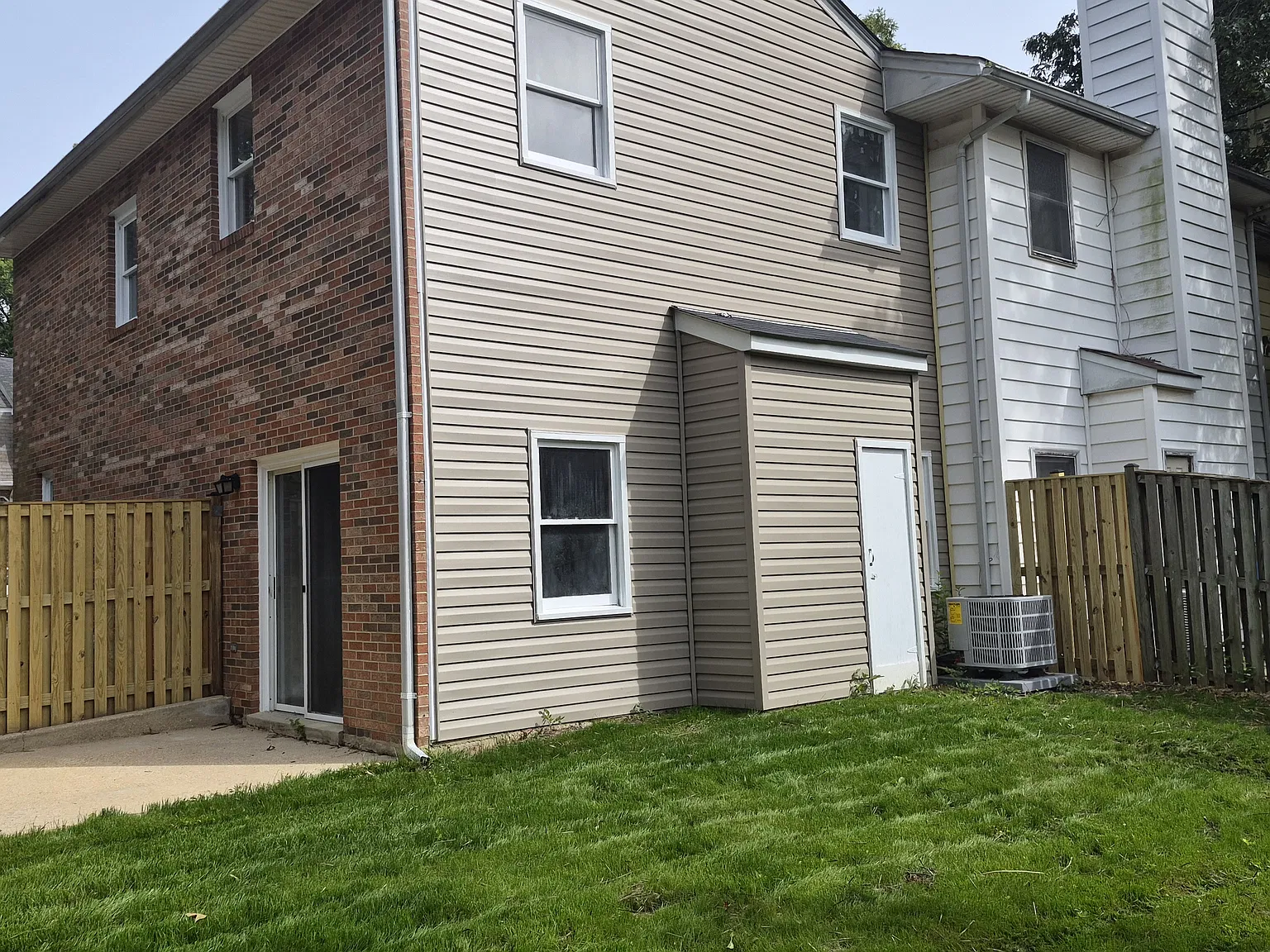 3 bed, 1408 sqft, $1,800 — Photo 3