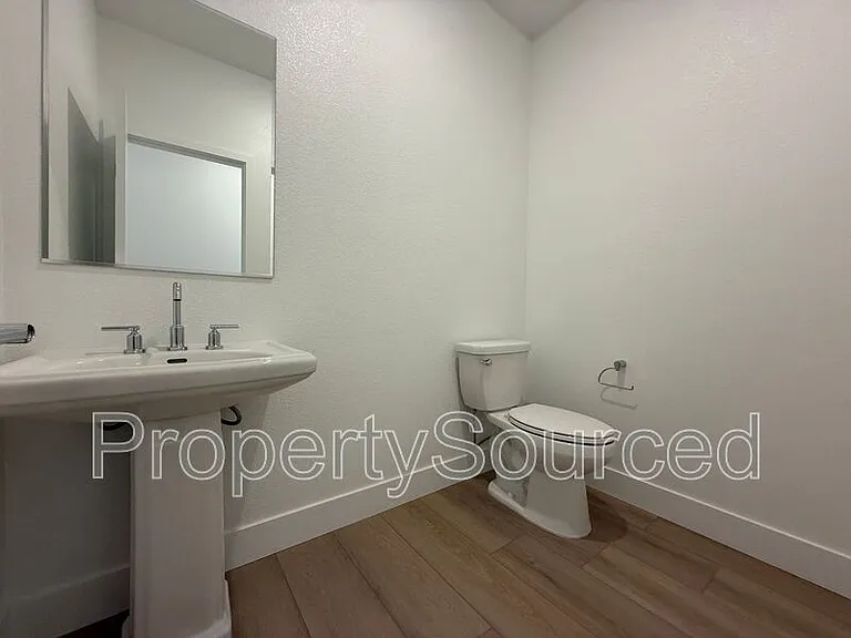 1336 N Martorella Ave — Photo 19