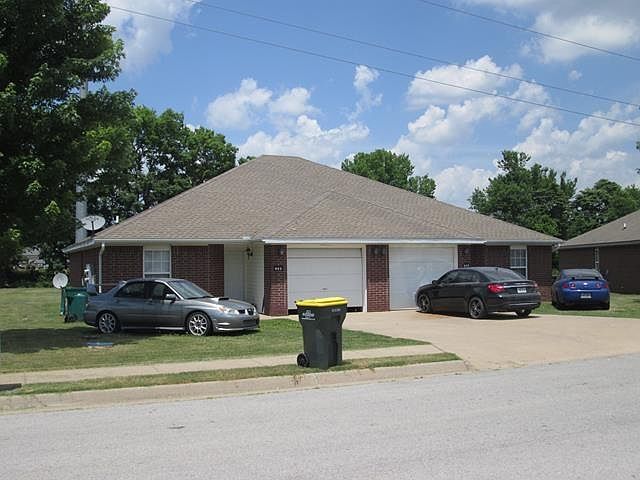 1st image of 853 Meadowlands Dr