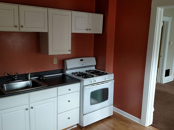 2nd image of 260 W 22nd St