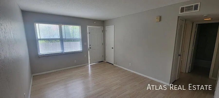 Cute 2-Bedroom Apartment Open for tours soon! — Photo 4