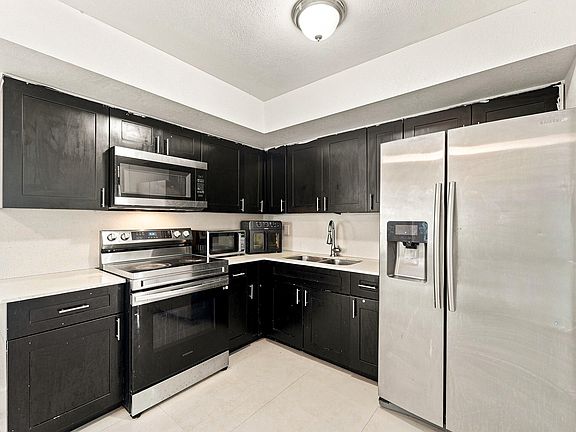 4th image of 1010 Pinetree Drive