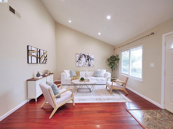 5th image of 3542 Surry Pl
