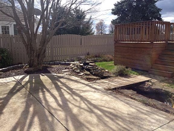 2nd image of 863 Arrowhead Dr