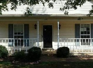 120 Woods Edge Dr, Jackson, TN 38301