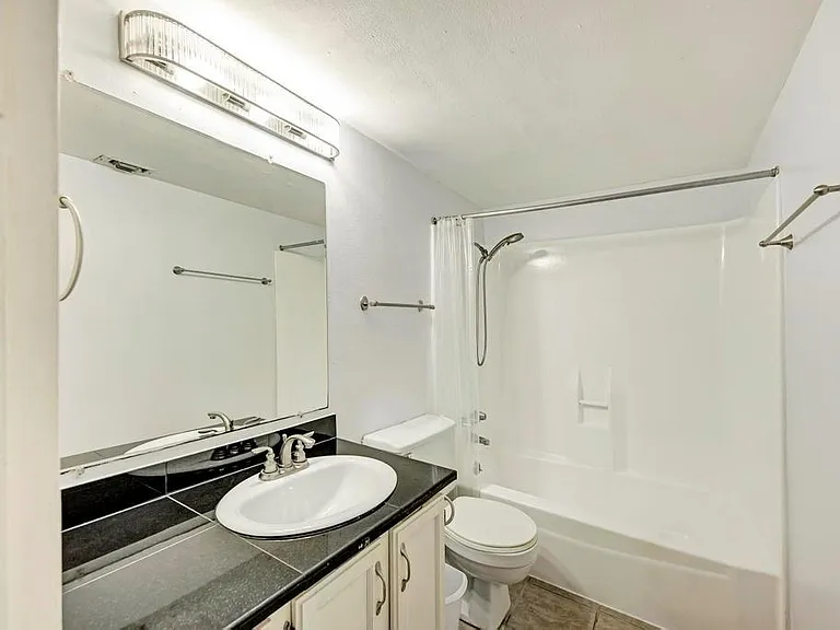 1000 W 26th St #113 — Photo 10