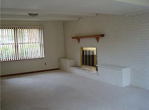 5th image of 934 Rolling Meadows Dr