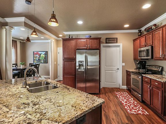 4th image of 11217 Oakwood Dr #19