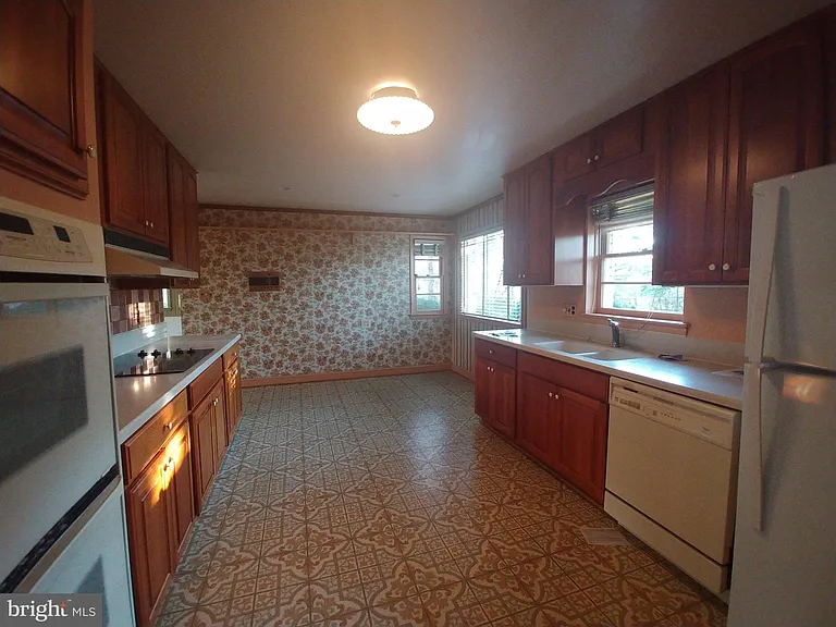 1429 Laburnum St — Photo 10