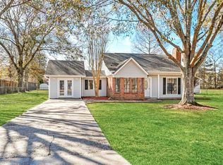 8820 Eagle Dr, Denham Springs, LA 70706