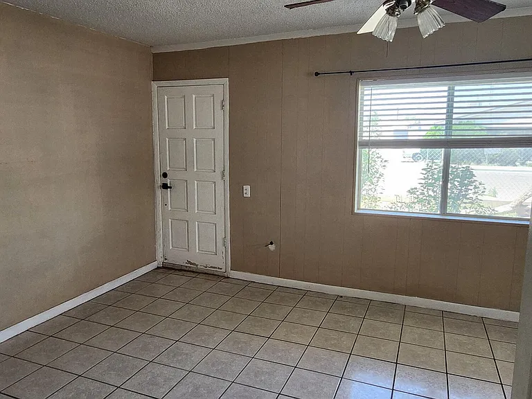 323 Singh St #B — Photo 9