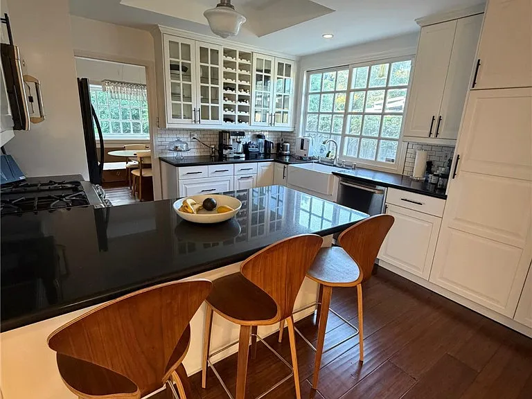 6757 Daryn Dr — Photo 14