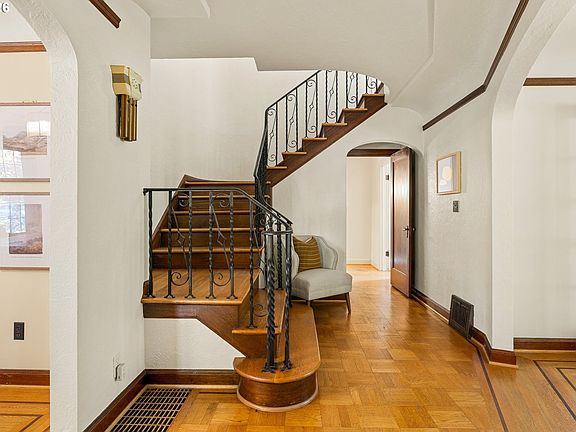 4th image of 3230 NE Us Grant Pl