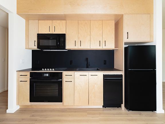 5th image of 1614 6th Ave #304