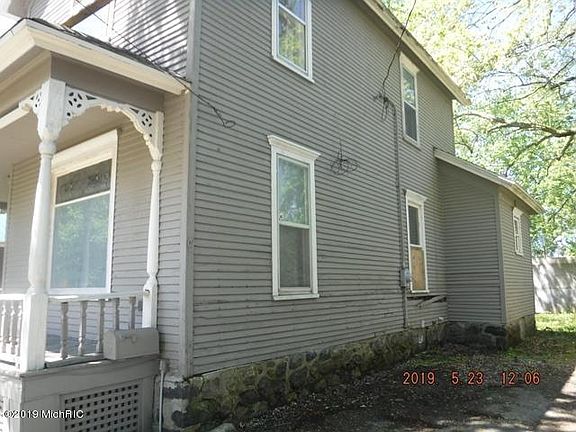 3rd image of 76 Byron St