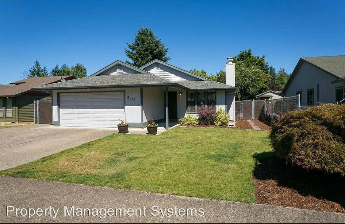 3125 B St photo 1