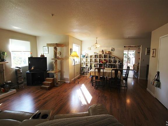 4th image of 36 Meadowbrook Ct