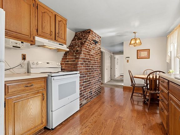 3rd image of 8 Savoy Rd